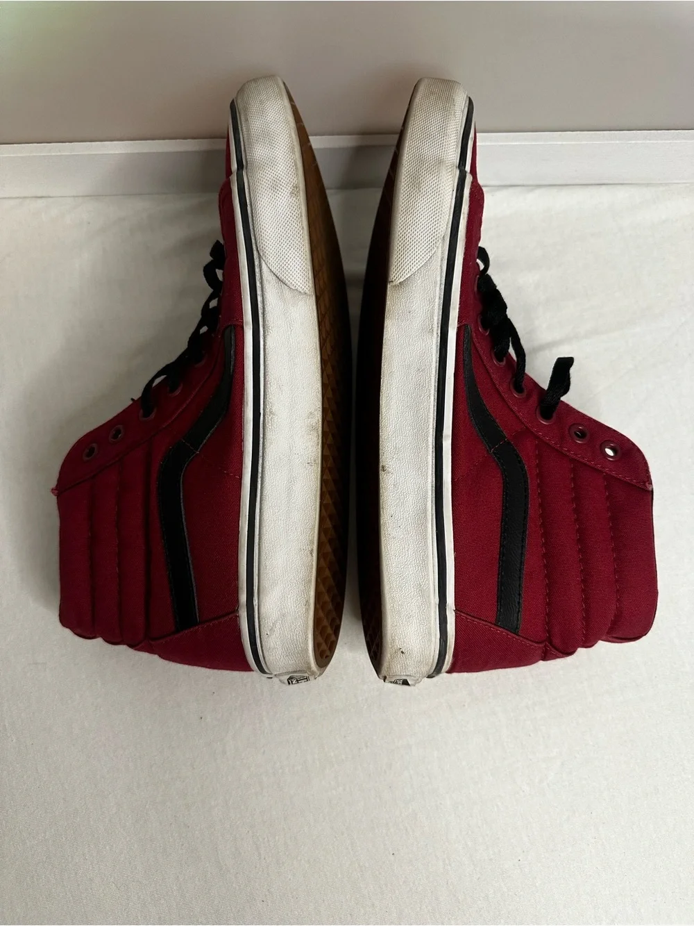 Vans off the wall unisex High-Top Skate Sneakers - Red with bulk trim and laces